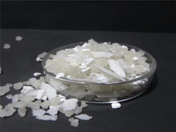 為什么說急需融雪劑生產廠家生產環保型的融雪劑？